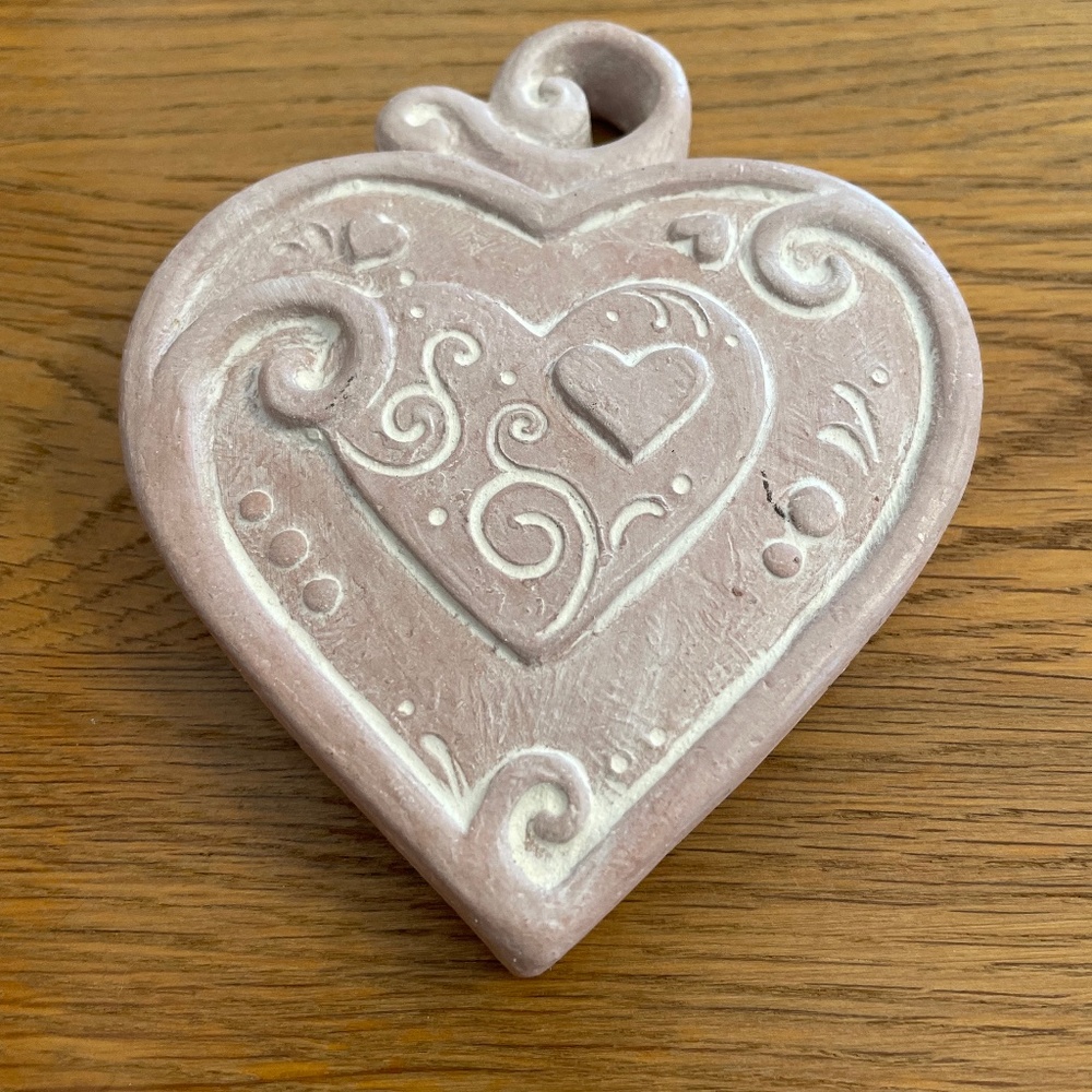 Isabel Bloom heart sculpture